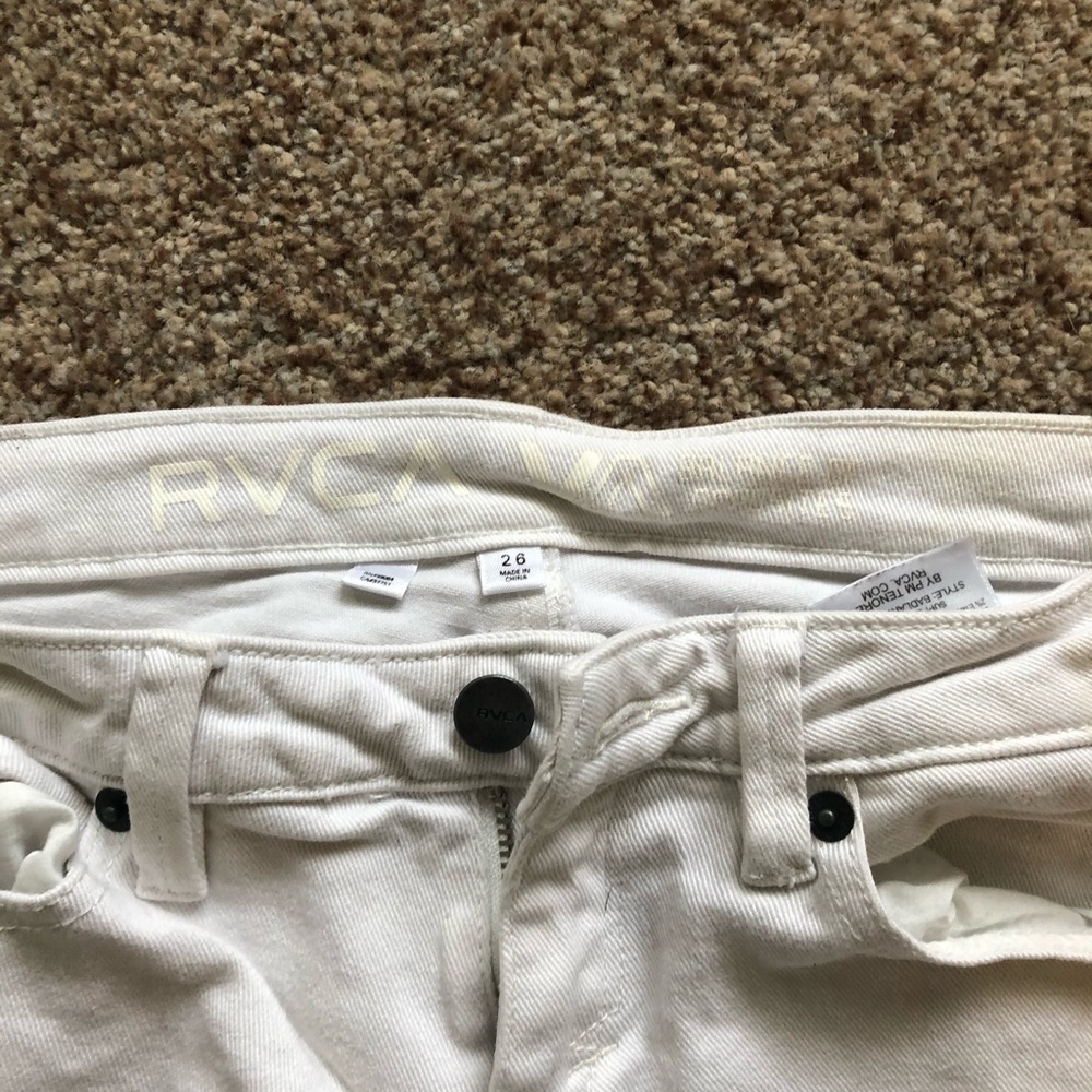 Distressed RVCA white jeans - Picture 2 of 4